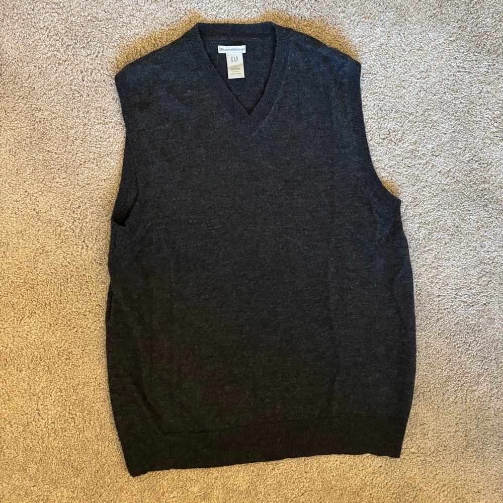 GAP Italian Merino Wool V-Neck Sweater Vest Dark Gray Size M